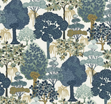 Tapet med træer i grønlige og blålige farver m. cremehvid bund